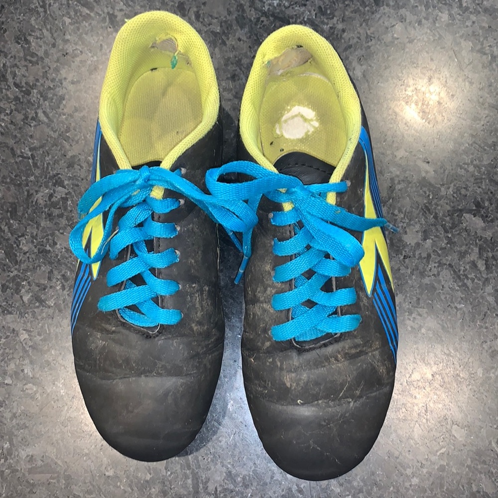 Soccer cleats